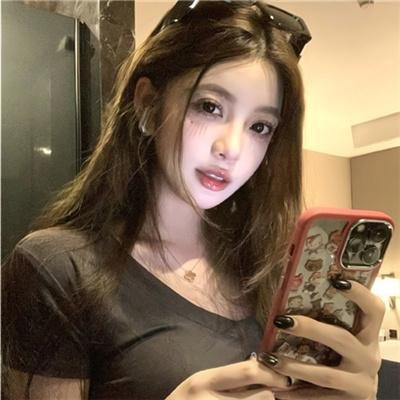 女机械人 海报